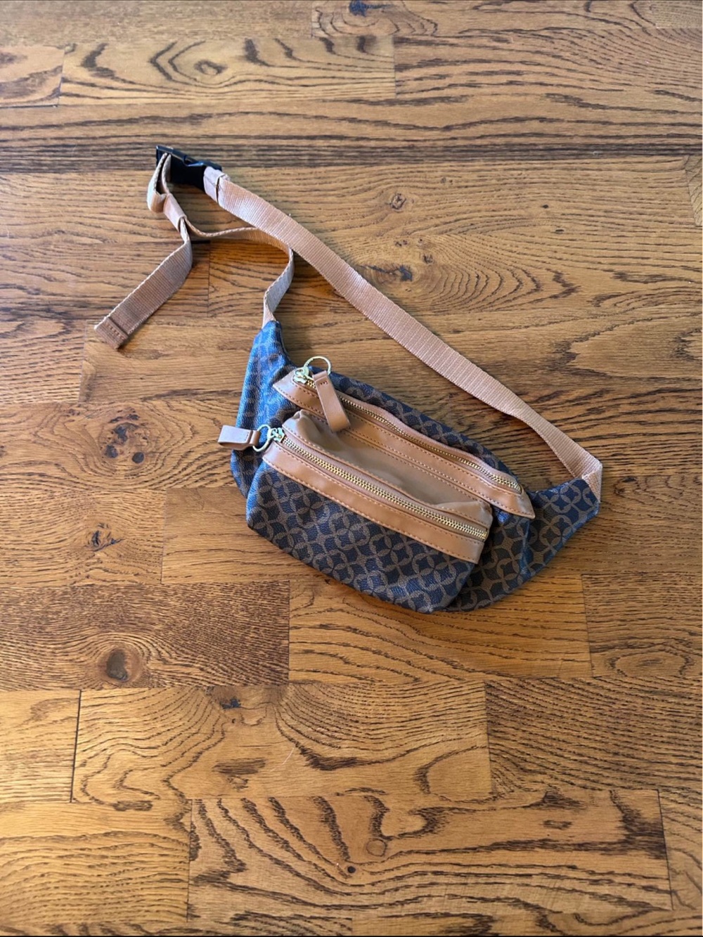 Designer style women’s belt bag